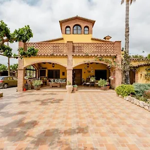 Masia Castellvi Bed & Breakfast